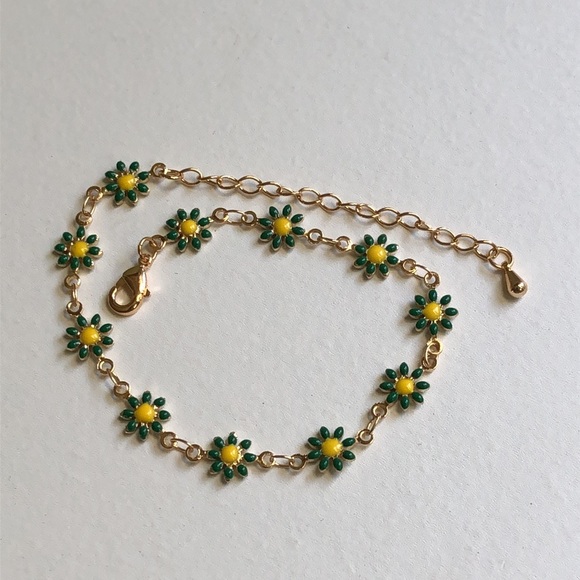 Green Daisy Enamel Bracelet - Picture 2 of 3
